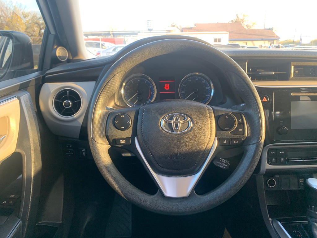 2017 Toyota Corolla Image 16