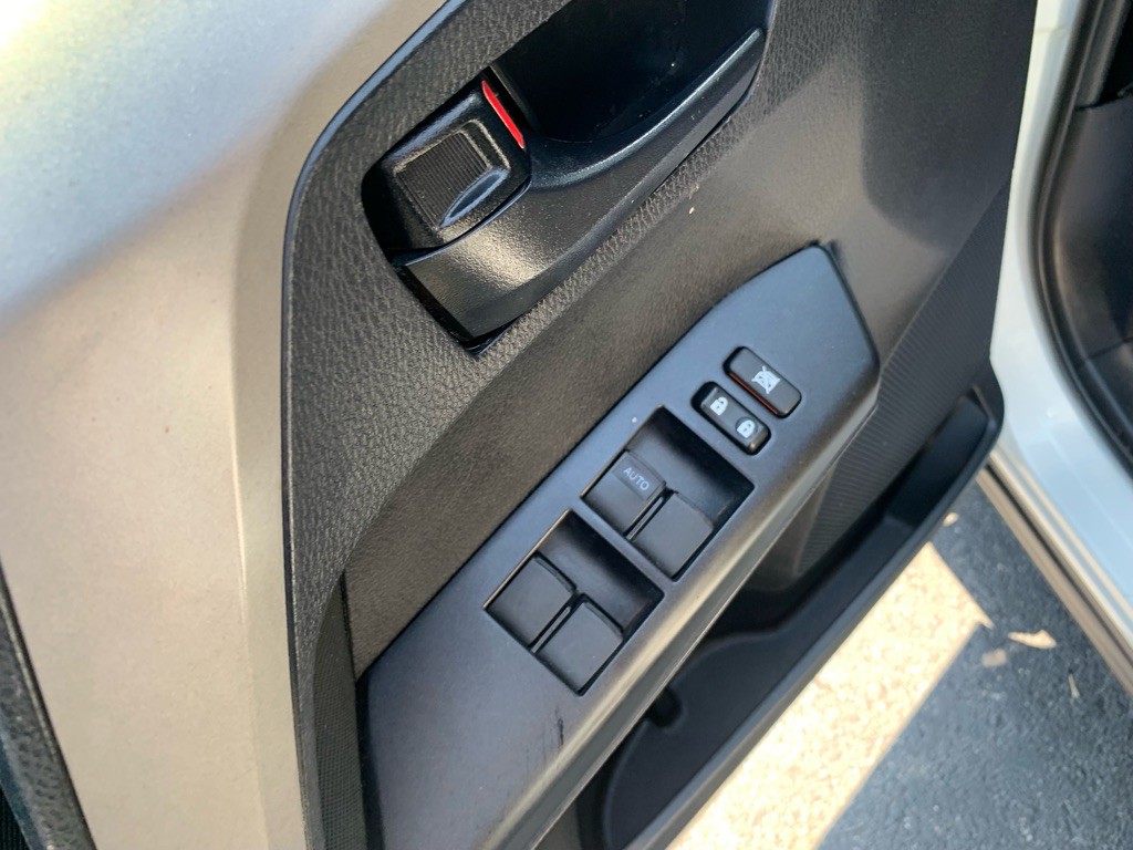 2018 Toyota Rav4 Image 9