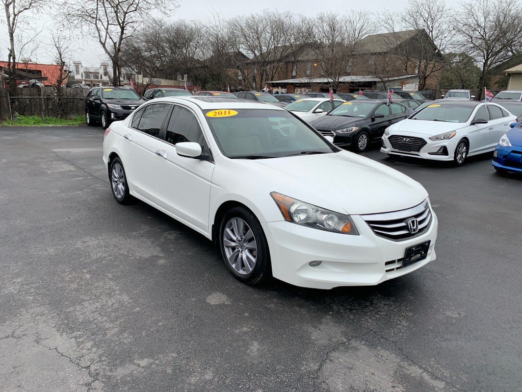 2011 Honda Accord Image 1