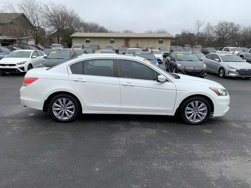 2011 Honda Accord Image 2