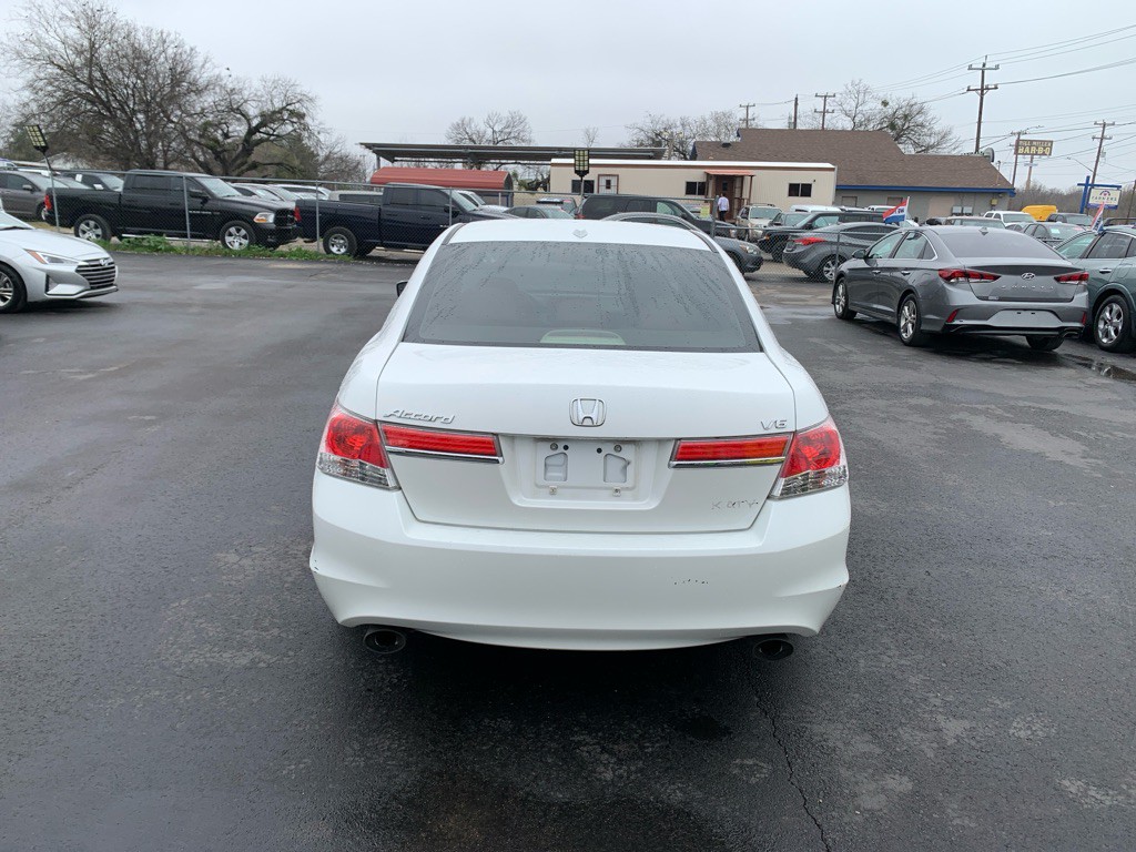 2011 Honda Accord Image 4