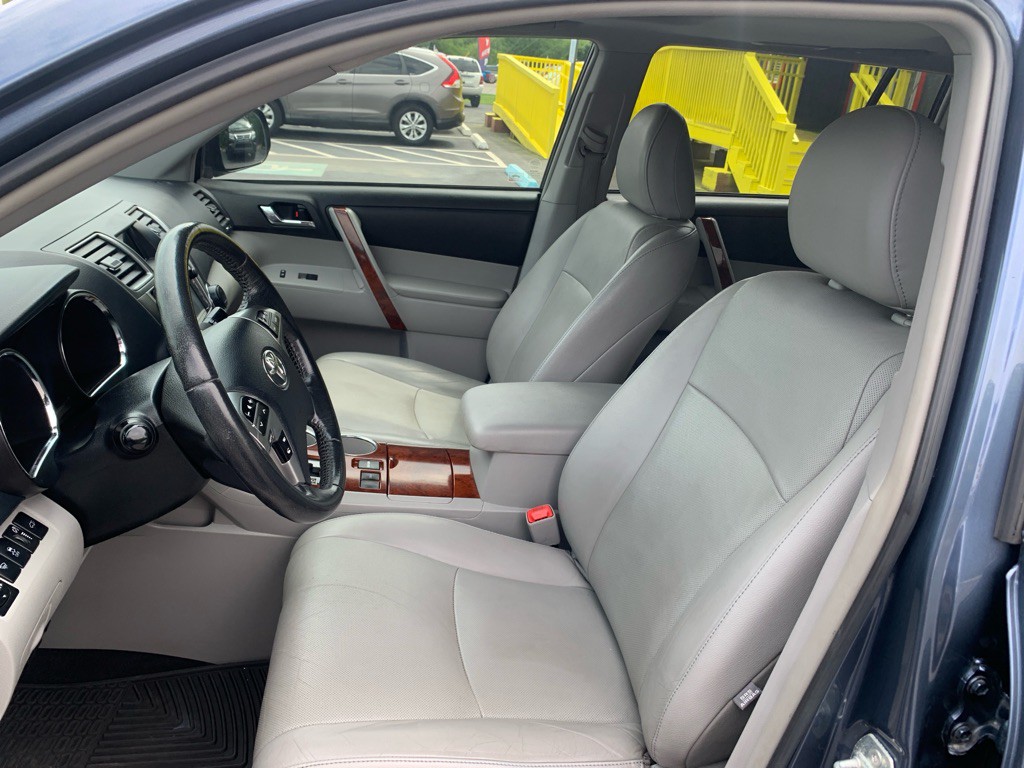 2013 Toyota Highlander Image 10