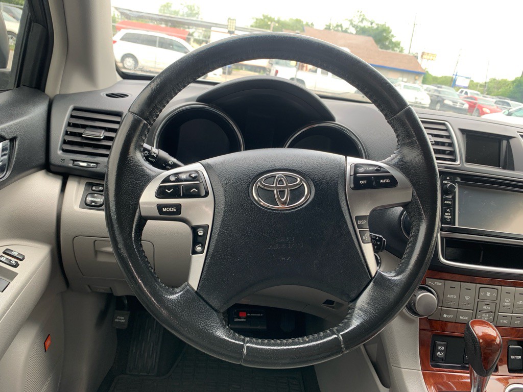 2013 Toyota Highlander Image 18