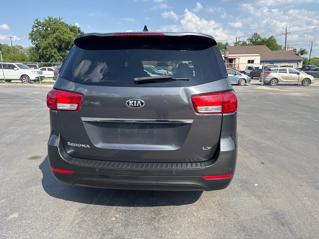 2017 Kia Sedona Image 4