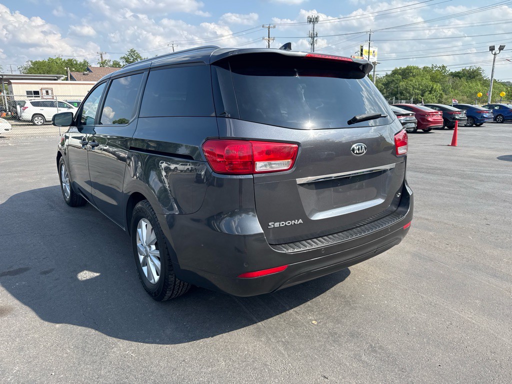 2017 Kia Sedona Image 5