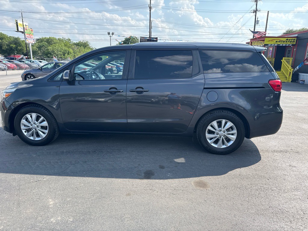 2017 Kia Sedona Image 6