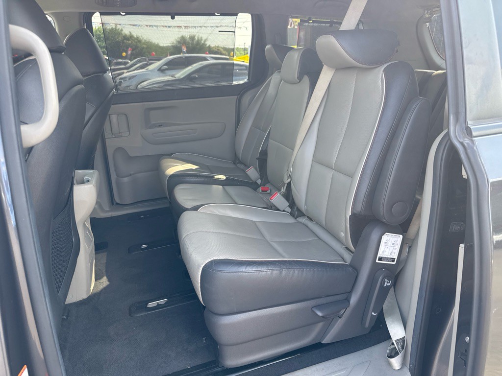 2017 Kia Sedona Image 10