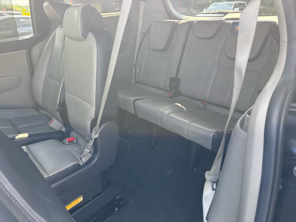 2017 Kia Sedona Image 11