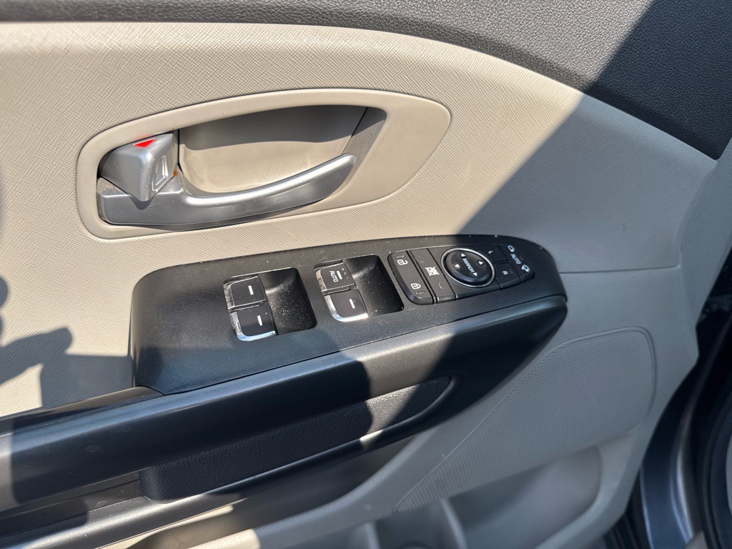 2017 Kia Sedona Image 12