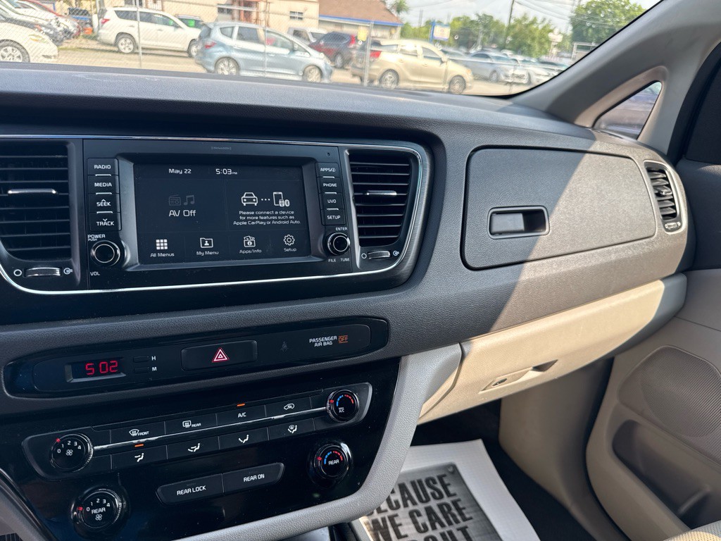 2017 Kia Sedona Image 14