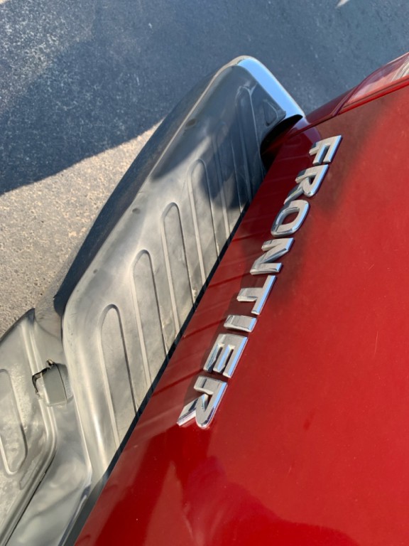 2012 Nissan Frontier Image 24
