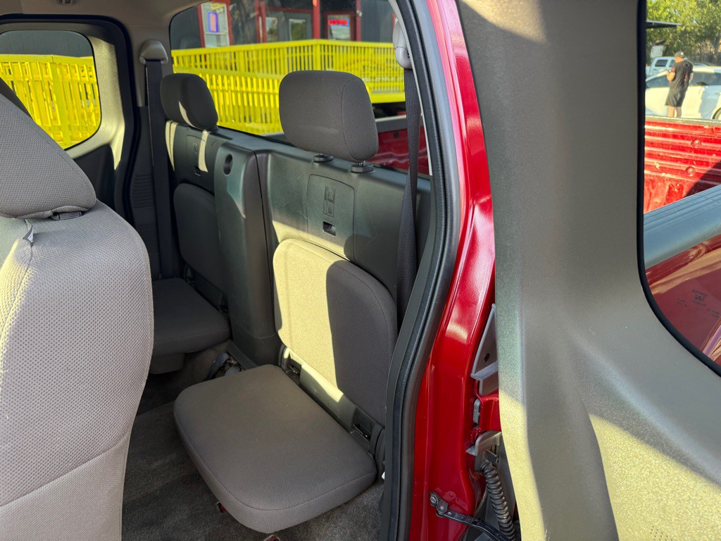 2012 Nissan Frontier Image 35