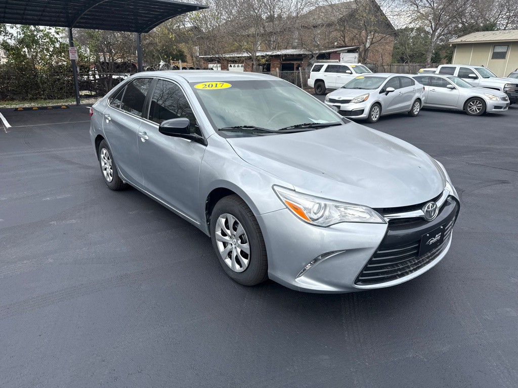2017 Toyota Camry Image 1