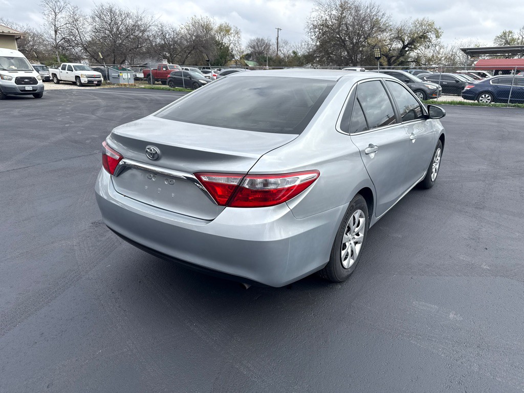 2017 Toyota Camry Image 3