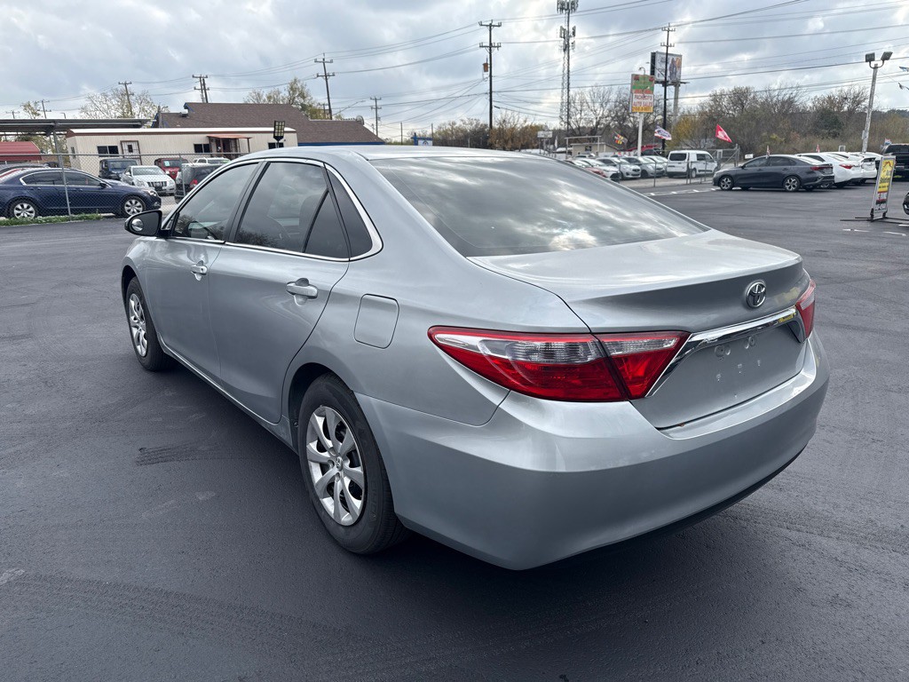 2017 Toyota Camry Image 5