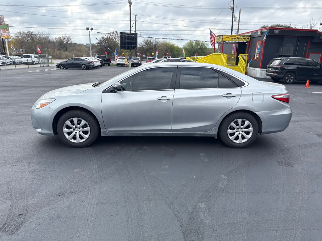 2017 Toyota Camry Image 6