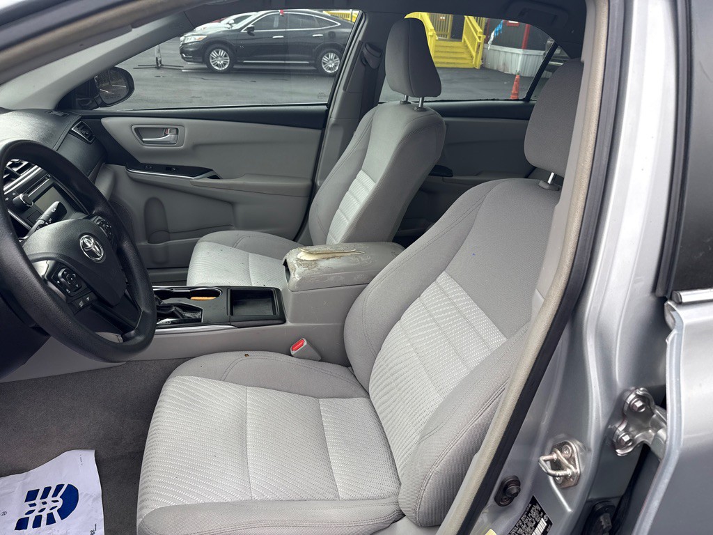 2017 Toyota Camry Image 10