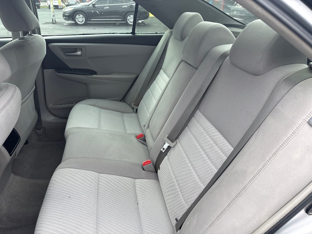 2017 Toyota Camry Image 11