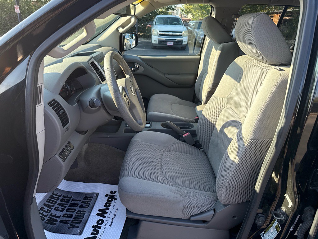 2012 Nissan Frontier Image 9