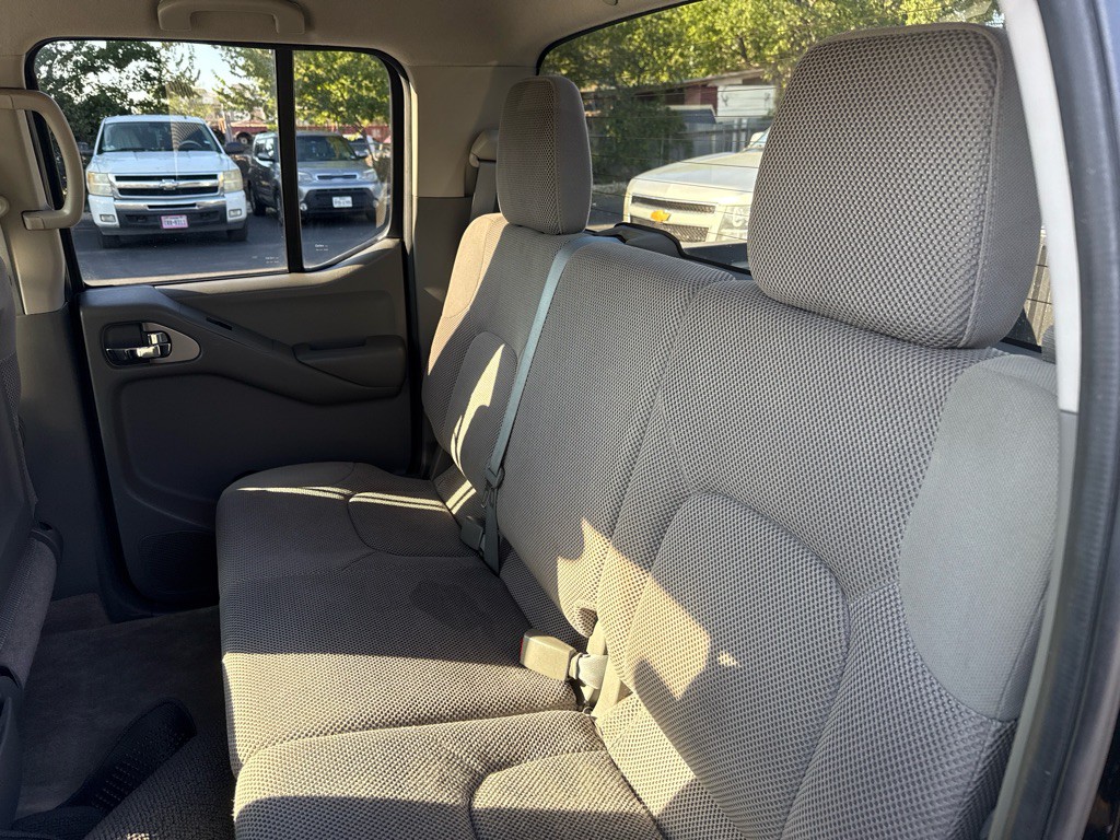 2012 Nissan Frontier Image 10