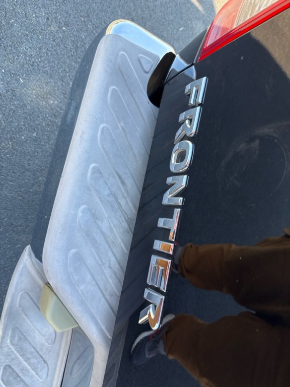 2012 Nissan Frontier Image 24