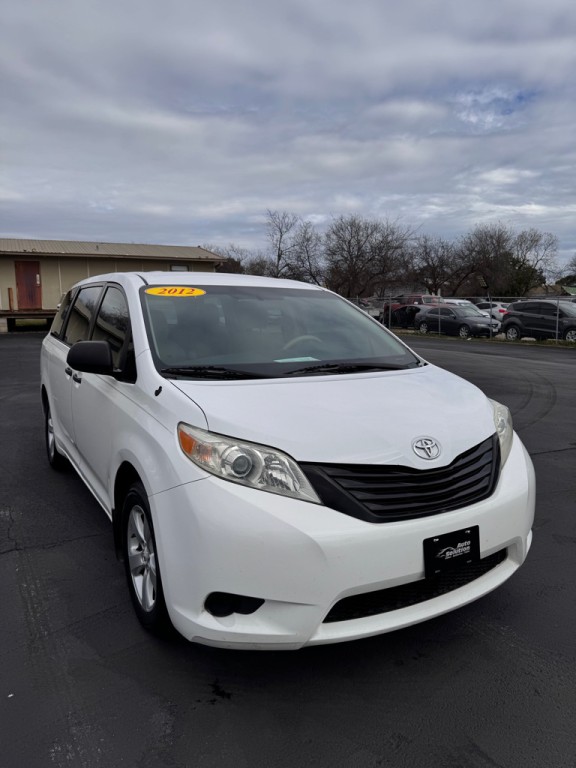 2012 Toyota Sienna Image 1