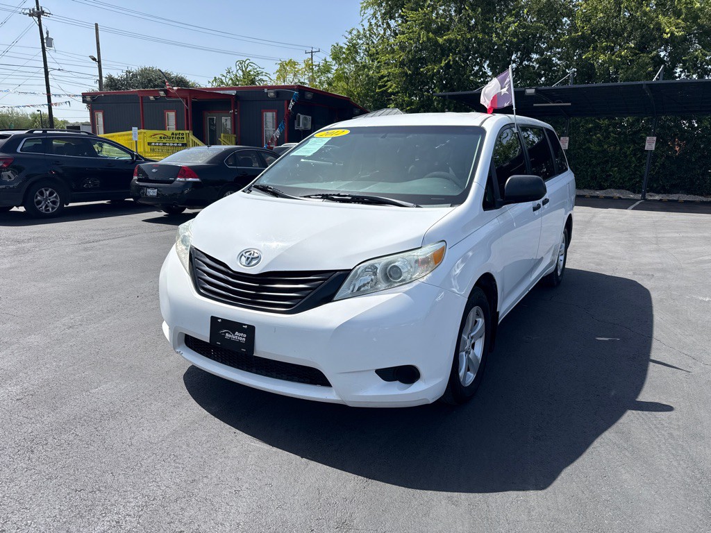 2012 Toyota Sienna Image 7
