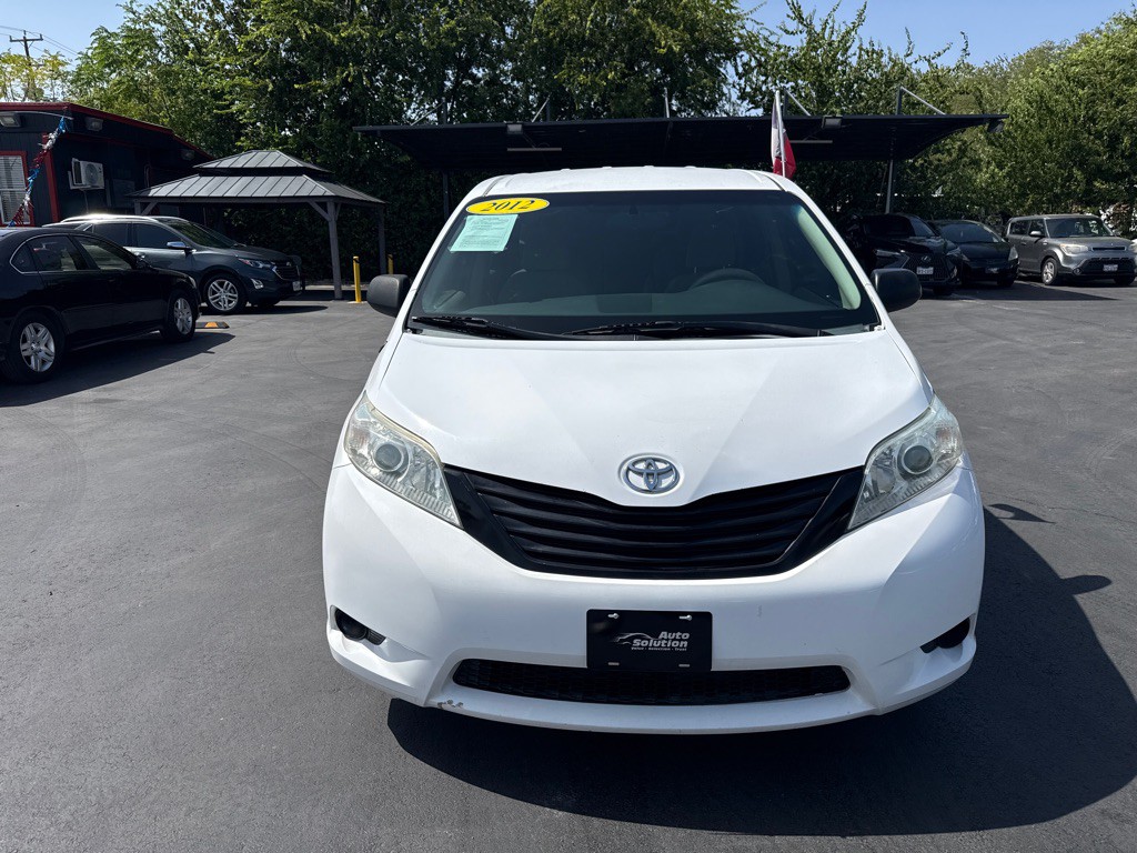 2012 Toyota Sienna Image 8