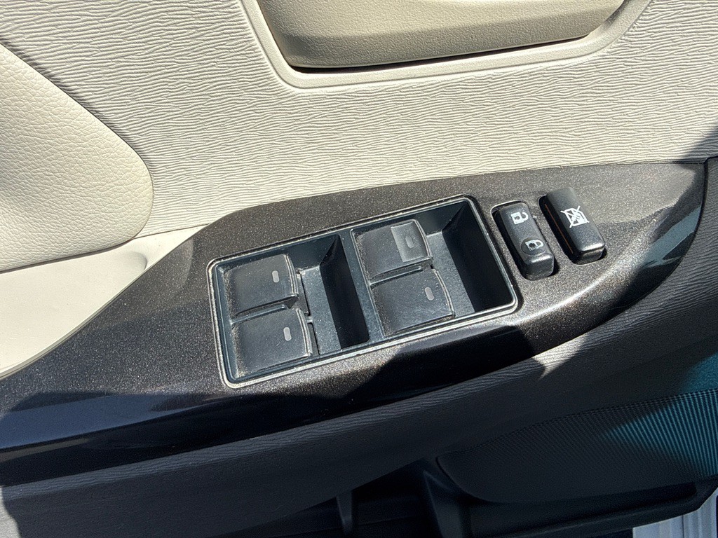 2012 Toyota Sienna Image 9