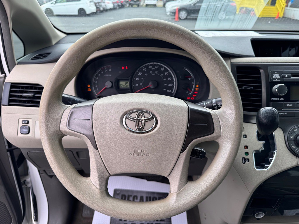 2012 Toyota Sienna Image 14