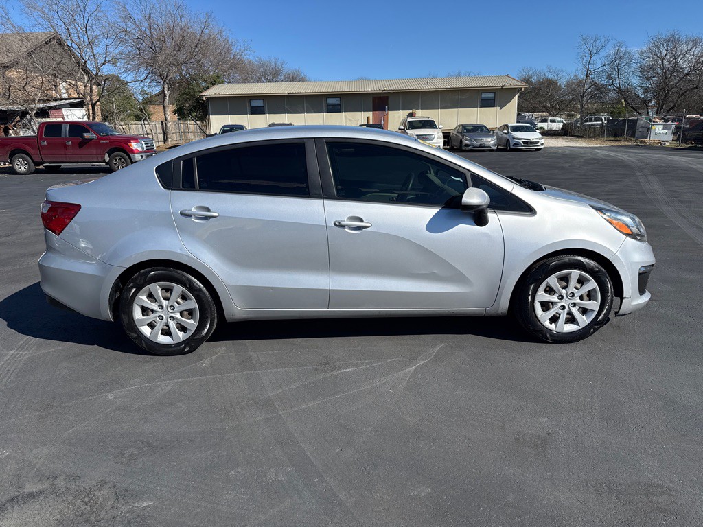 2017 Kia Rio Image 2