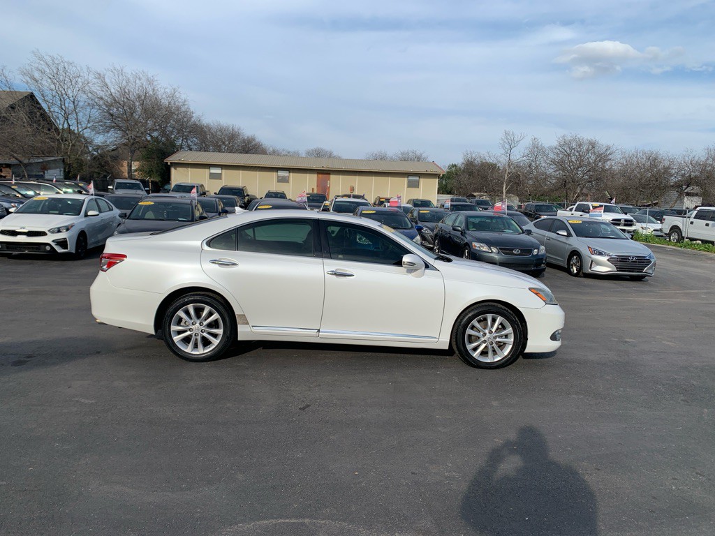 2010 Lexus ES Image 2