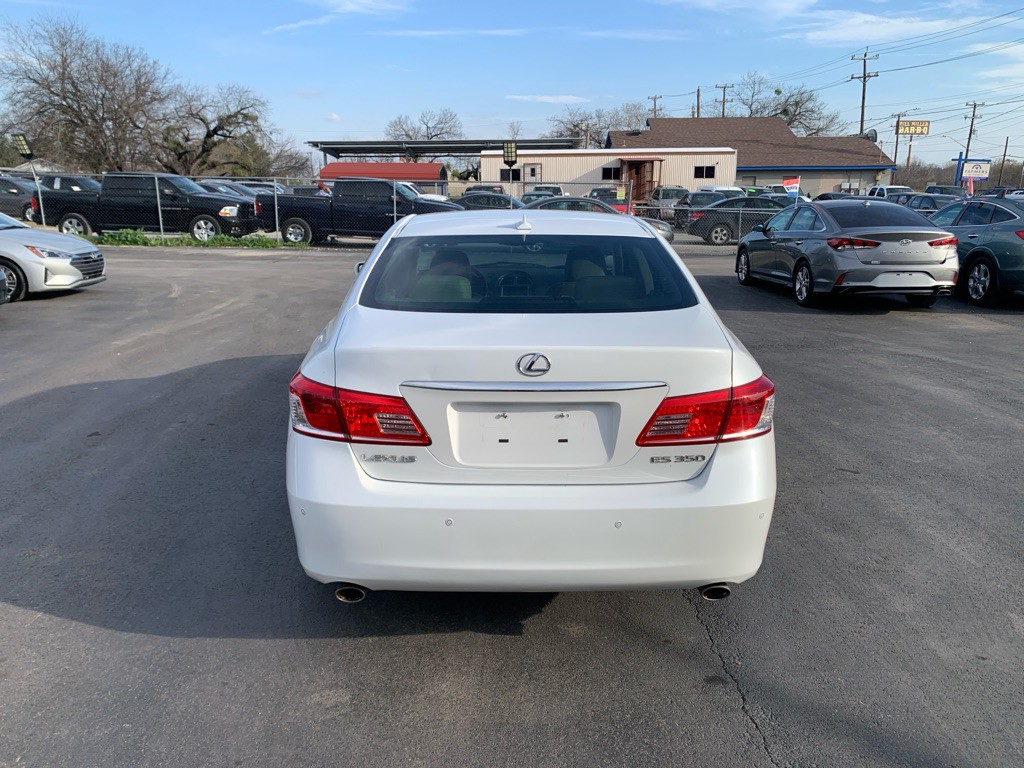 2010 Lexus ES Image 4