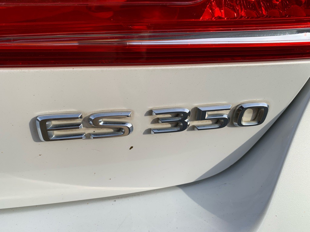 2010 Lexus ES Image 32