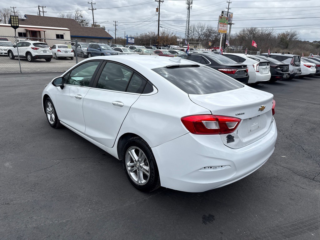 2018 Chevrolet Cruze Image 5