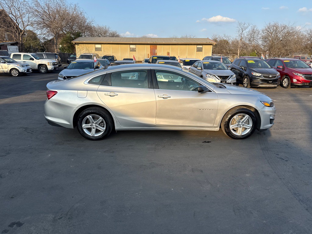 2020 Chevrolet Malibu Image 2