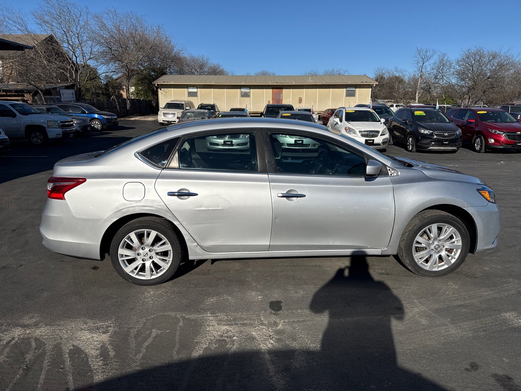 2018 Nissan Sentra Image 2