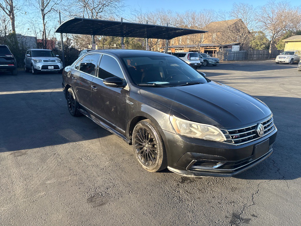 2017 Volkswagen Passat Image 1