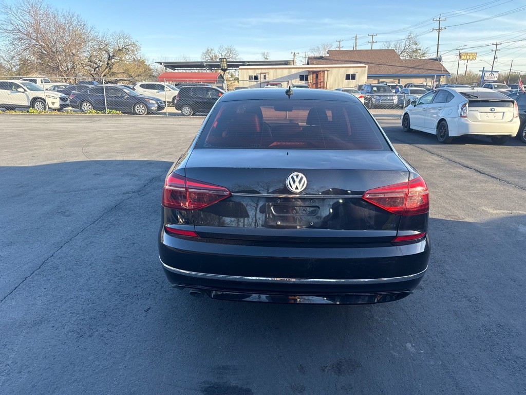 2017 Volkswagen Passat Image 4