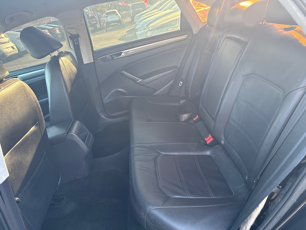 2017 Volkswagen Passat Image 11