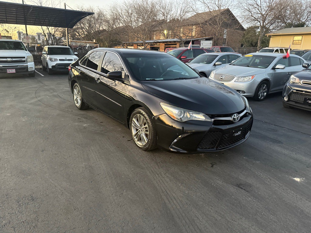 2016 Toyota Camry Image 1