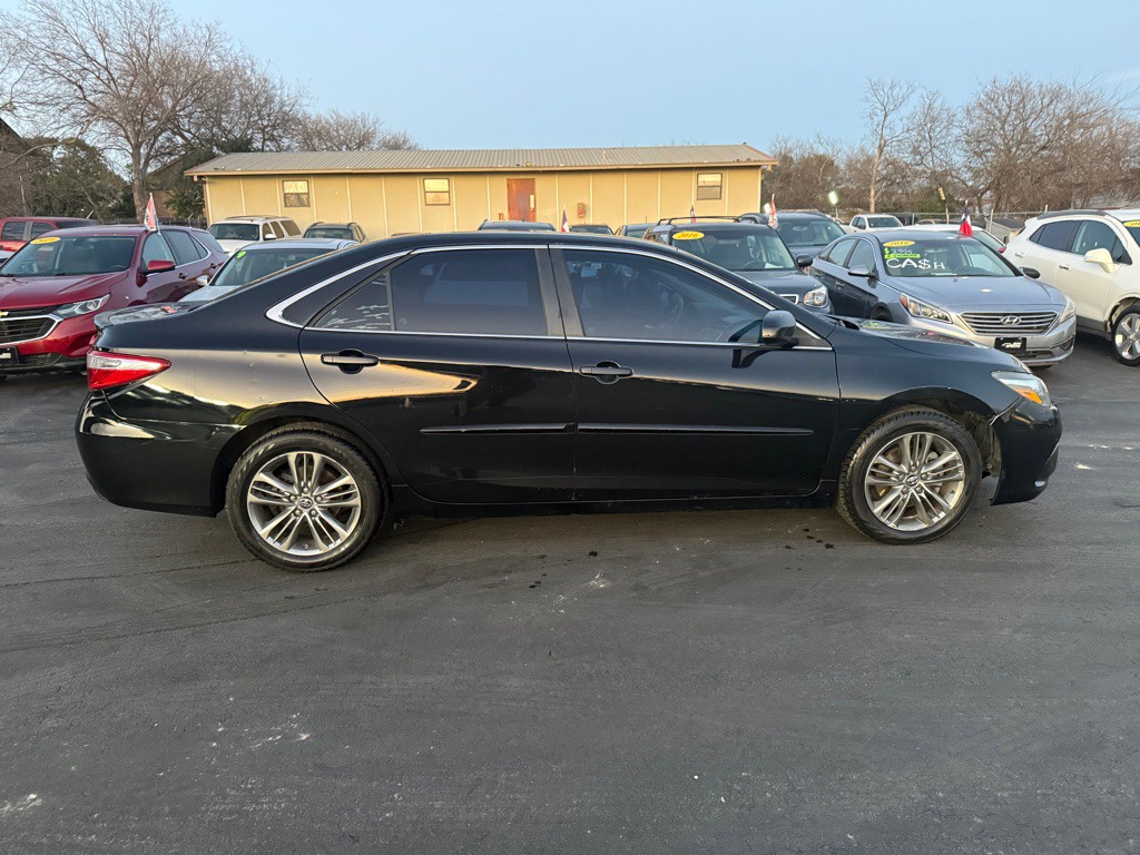 2016 Toyota Camry Image 2