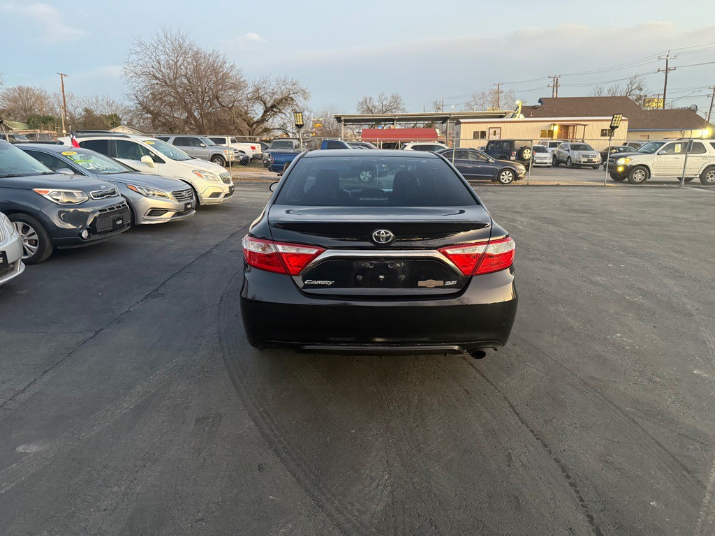2016 Toyota Camry Image 4