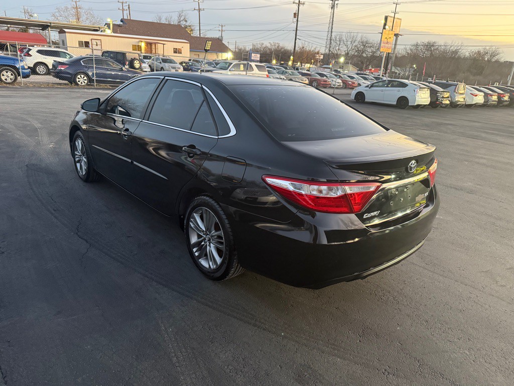 2016 Toyota Camry Image 5