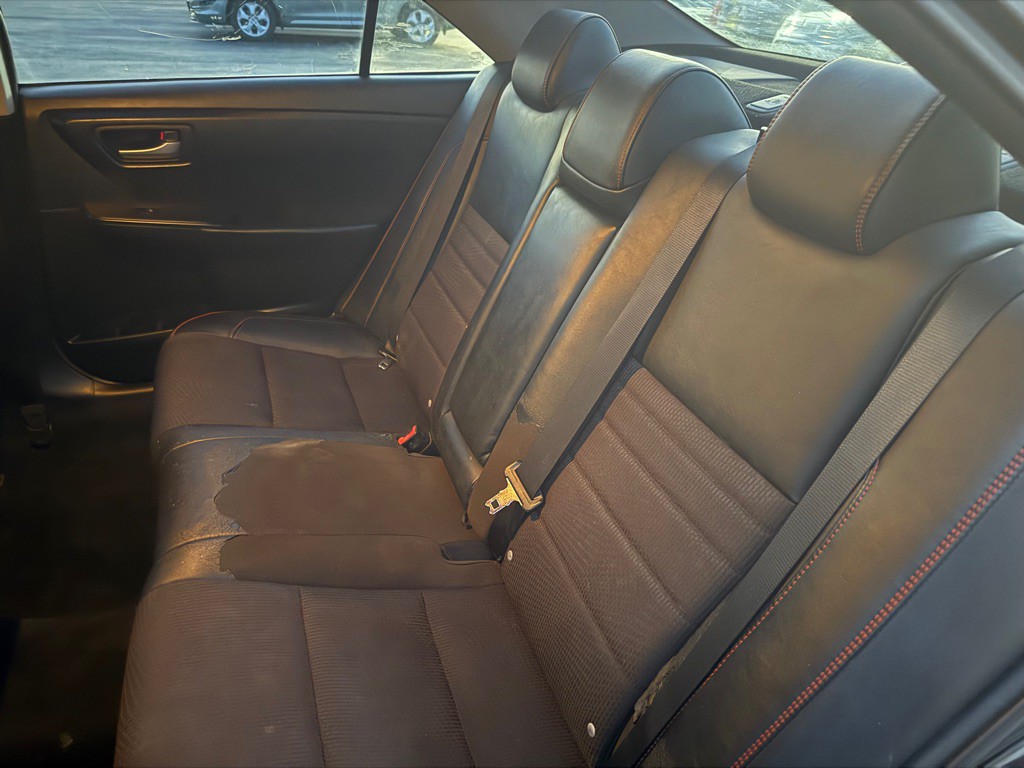 2016 Toyota Camry Image 10