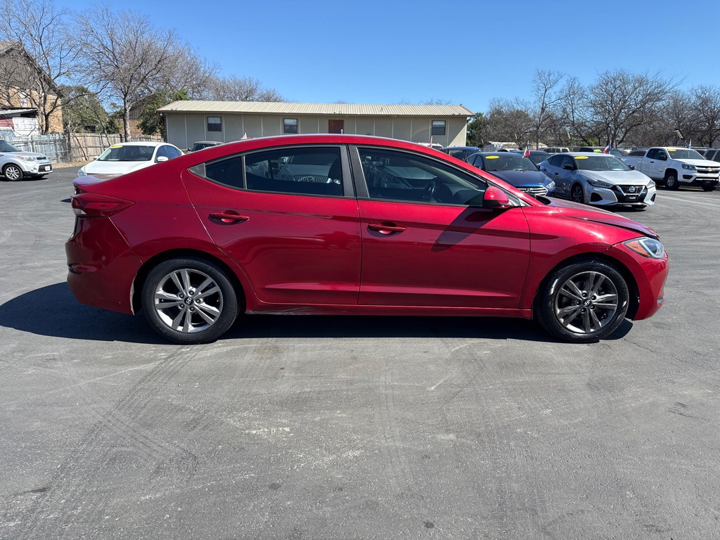 2017 Hyundai Elantra Image 2