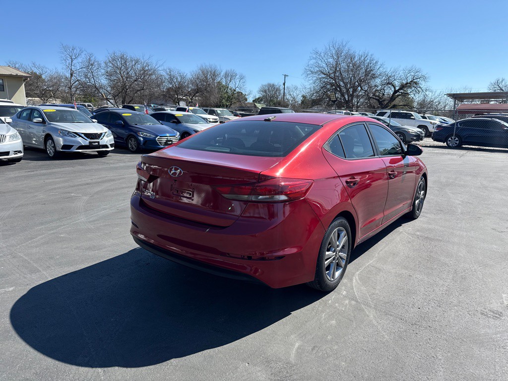 2017 Hyundai Elantra Image 3