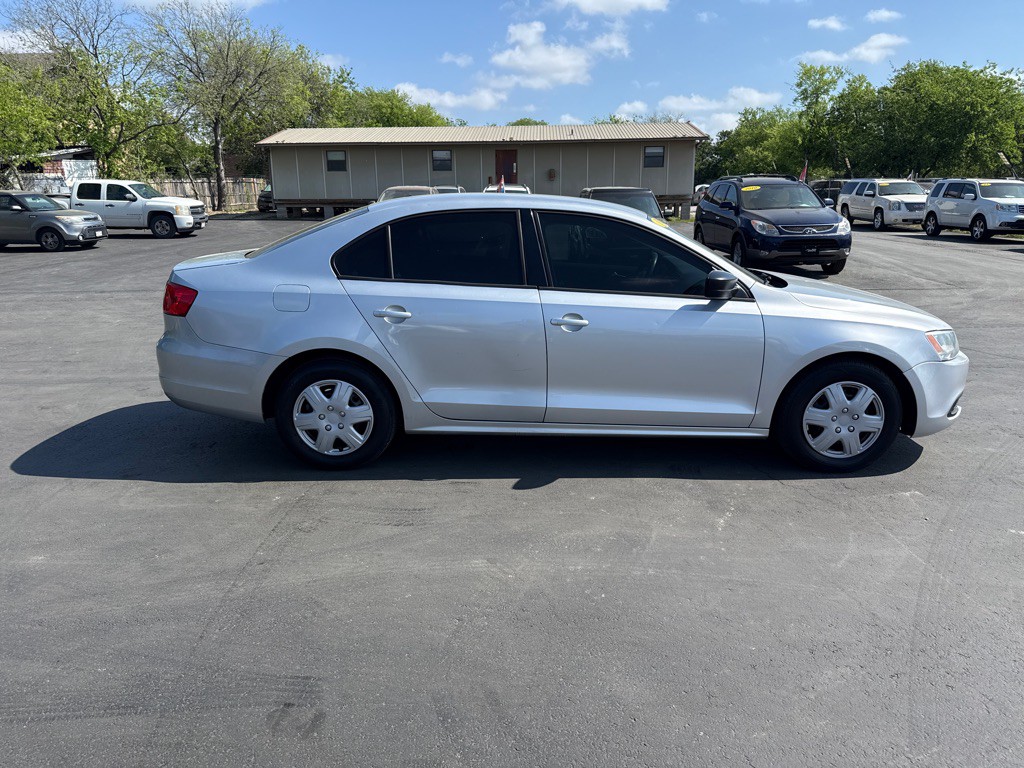 2013 Volkswagen Jetta Image 2