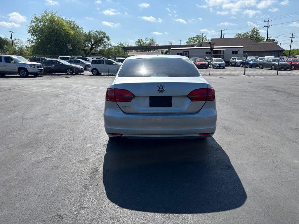 2013 Volkswagen Jetta Image 4