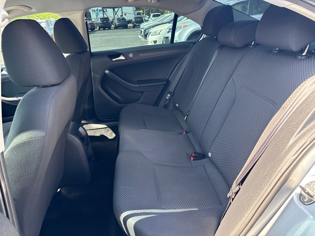 2013 Volkswagen Jetta Image 11